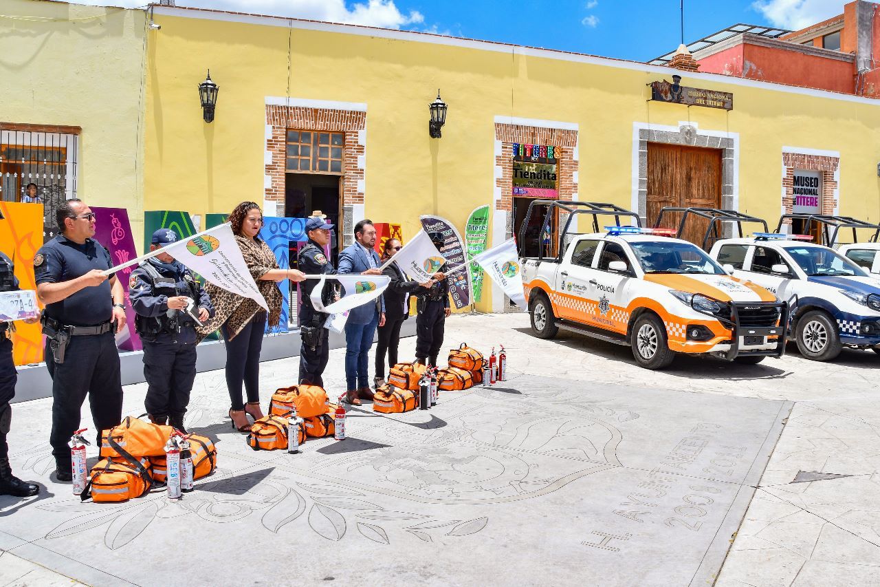 Salvador Santos Cedillo da banderazo de inicio al Operativo 'Tu Feria Segura'